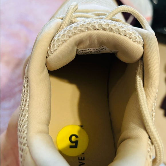 Tan color steve madden shoes - Picture 3 of 5